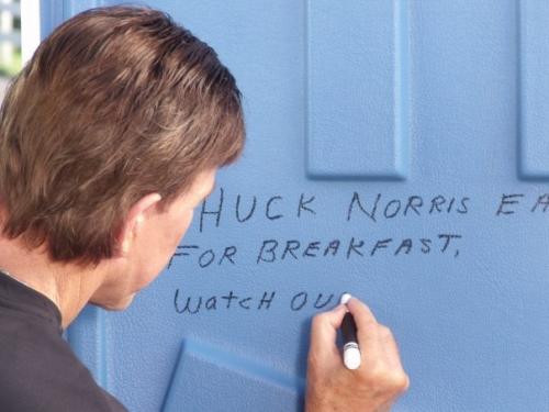 Chuck Norris Portacan